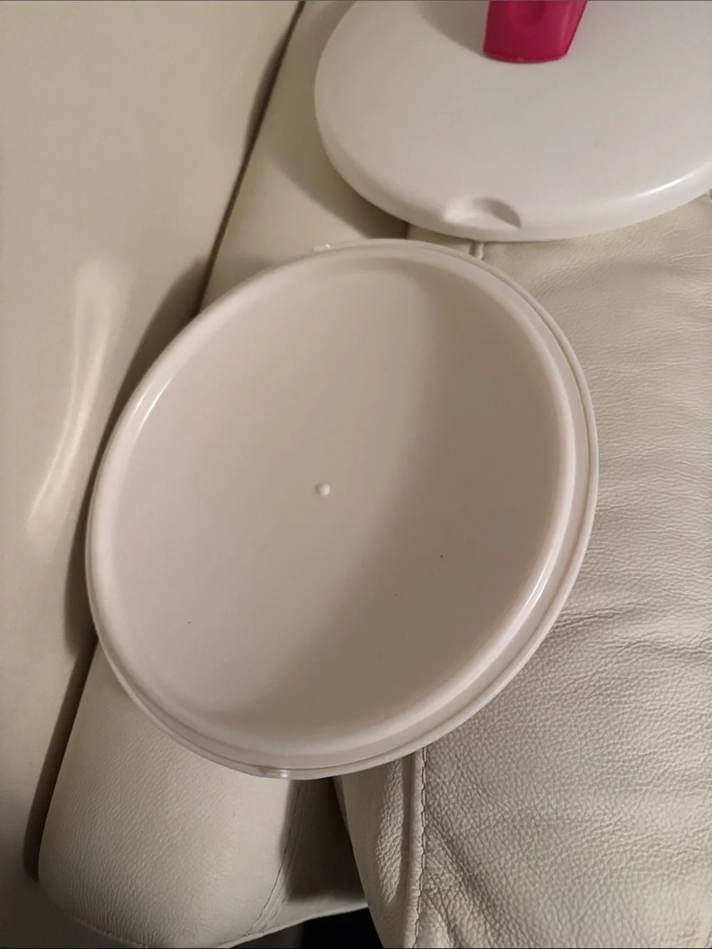 White and Pink Microwaveable Food Storage Bowls with Lids